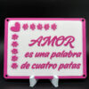 Placa Calle Decorativa de Advertencia para Perros – "Amor es una palabra de cuatro patas"